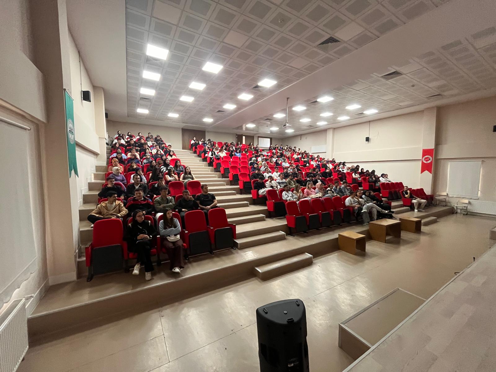 Tosya MYO Öğrencilerine “Bağımlılıkla Mücadele: Teknoloji Bağımlılığı” Eğitimi.