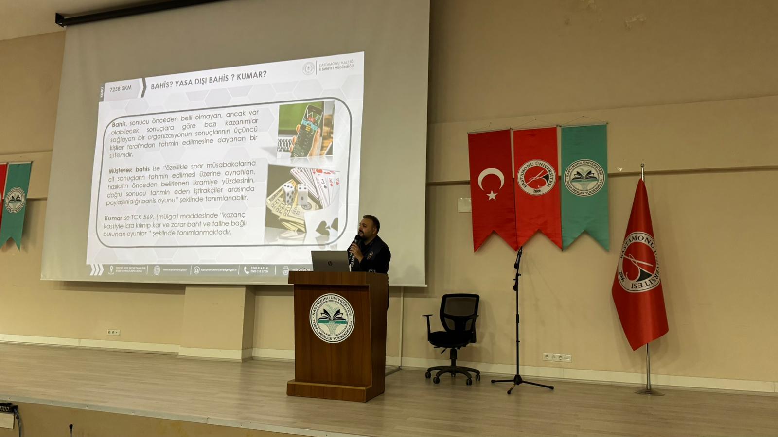 Tosya MYO’da “Sanal Kumarın Sessiz Tehlikesi” Konulu Farkındalık Semineri Düzenlendi