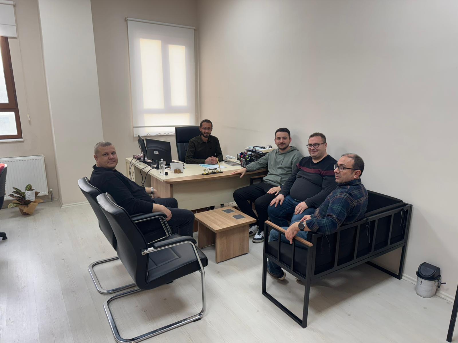 Robotik ve Yapay Zeka ile Yapay Zeka Operatörlüğü Programlarına Yeni Atanan Öğretim Görevlileri Ziyaret Edildi.