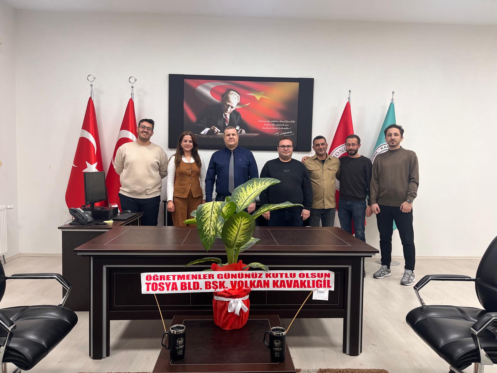 Tosya Belediye Başkanı Volkan Kavaklıgil’den Tosya MYO’ya Öğretmenler Günü Jesti