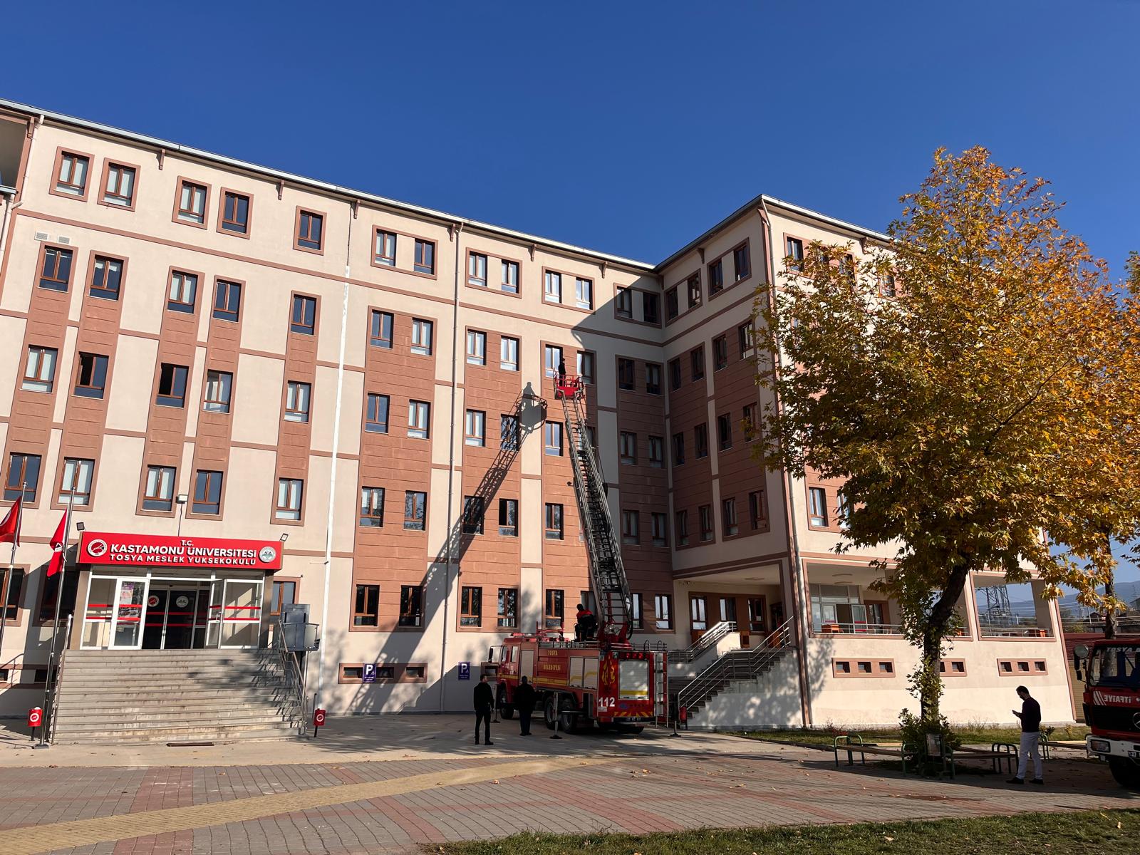 Meslek Yüksekokulumuzda Yangın ve Deprem Tatbikatı Gerçekleştirildi