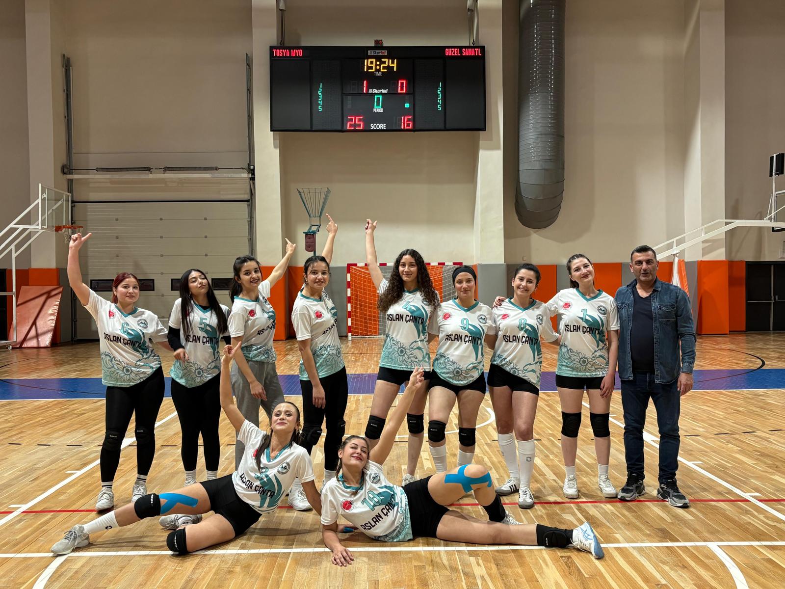Kadın Voleybol Takımımızdan 2-0’lık Galibiyet