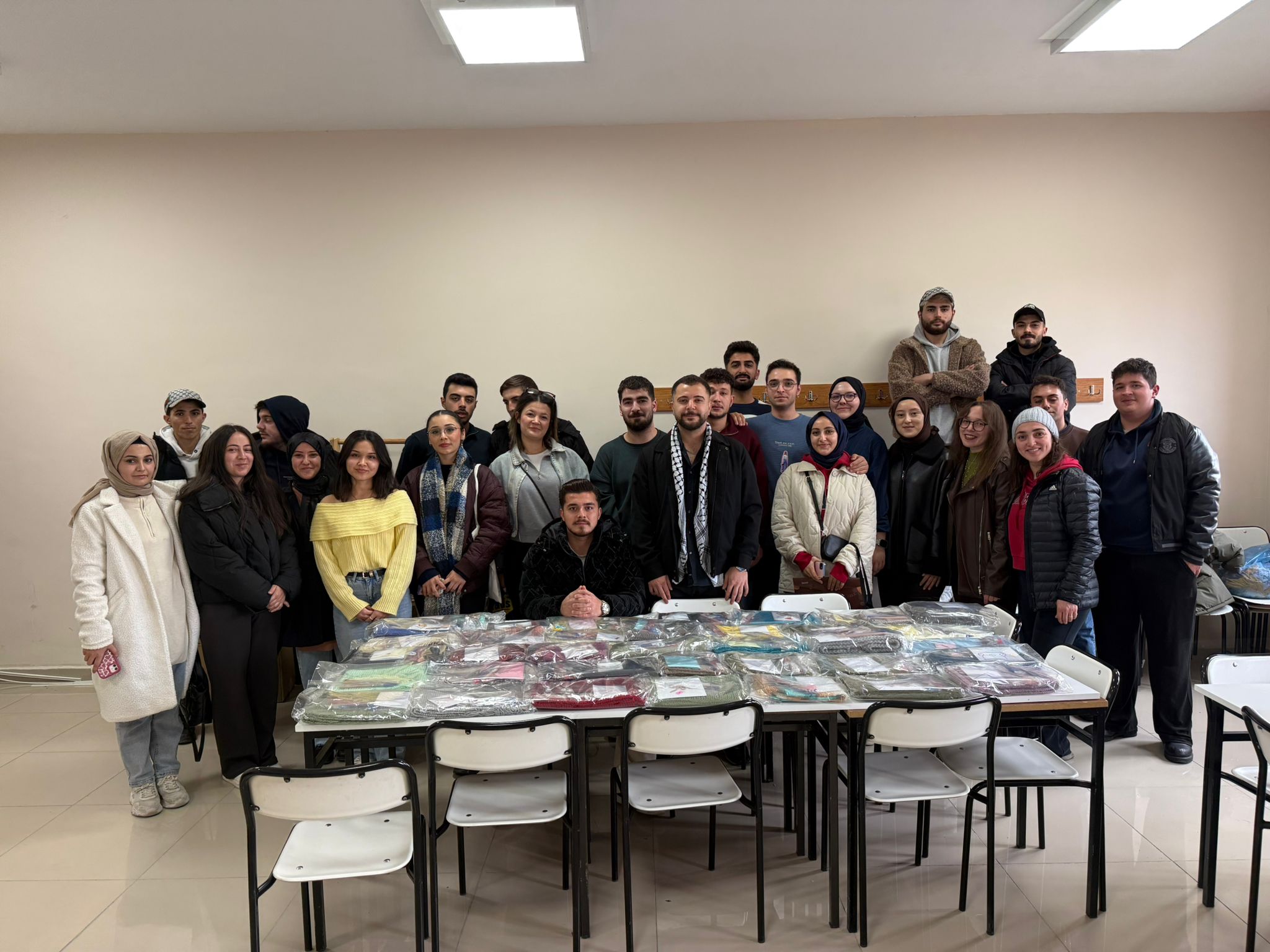 Tosya'dan Derecik'e Gönül Köprüsü: Geleceğin Sağlıkçılarından Sıcacık Dokunuş