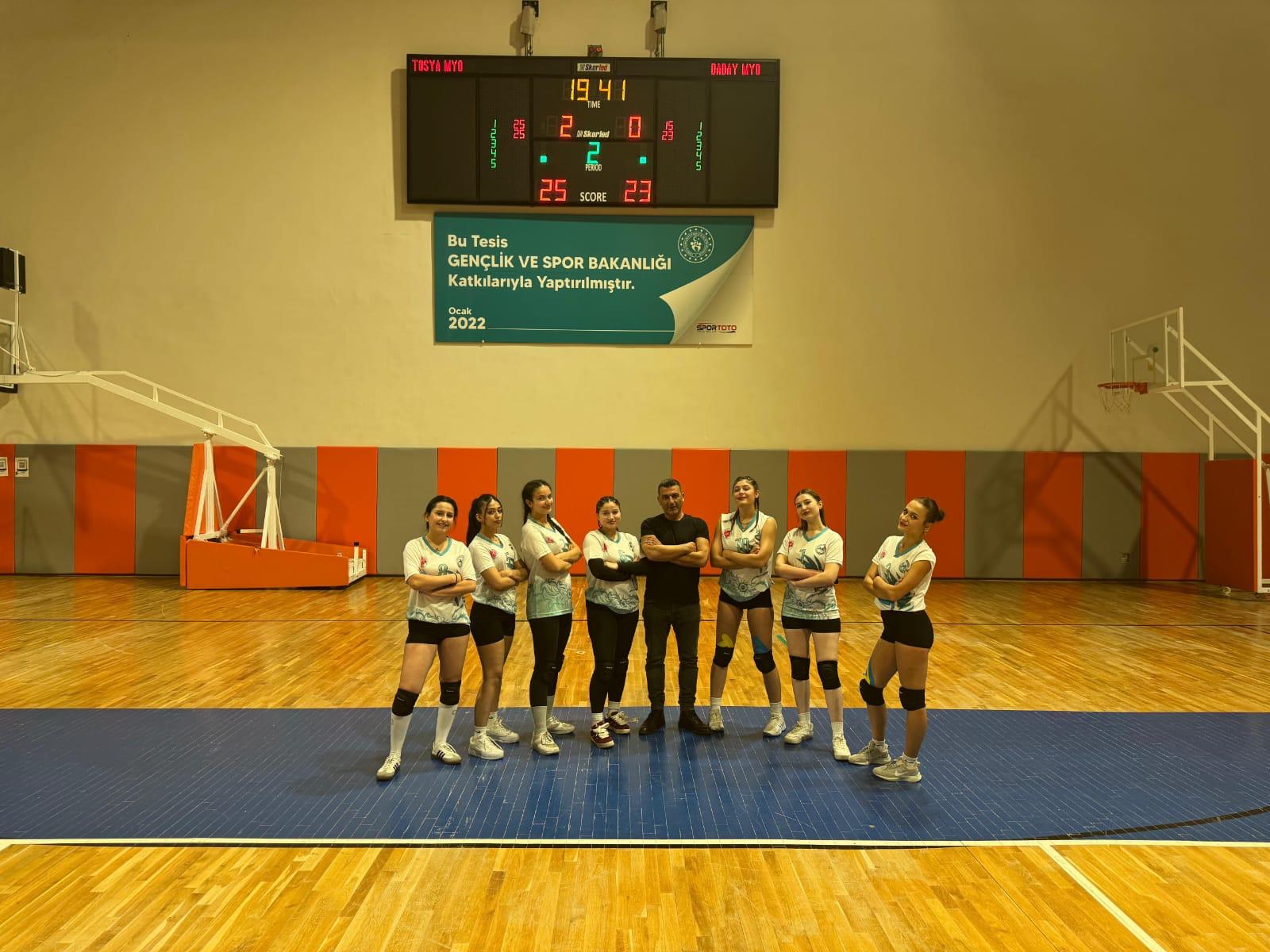 Öğrenci Spor Oyunlarında Kadın Voleybol Takımımız Çeyrek Finalde