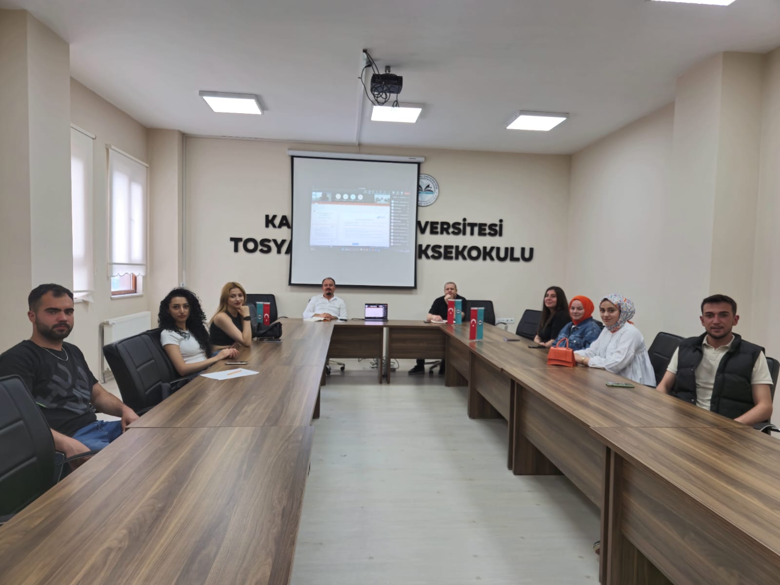 Üniversitemiz Kalite Koordinatörlüğü Yüksekokulumuz Kalite Öğrenci Temsilcilerine Bilgilendirme Toplantısı Düzenledi