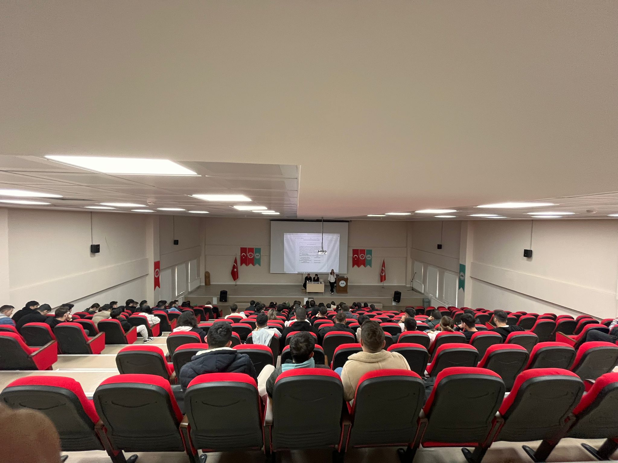 Meslek Yüksekokulumuzda İşletmede Mesleki Eğitim Bilgilendirme Toplantısı Gerçekleştirildi