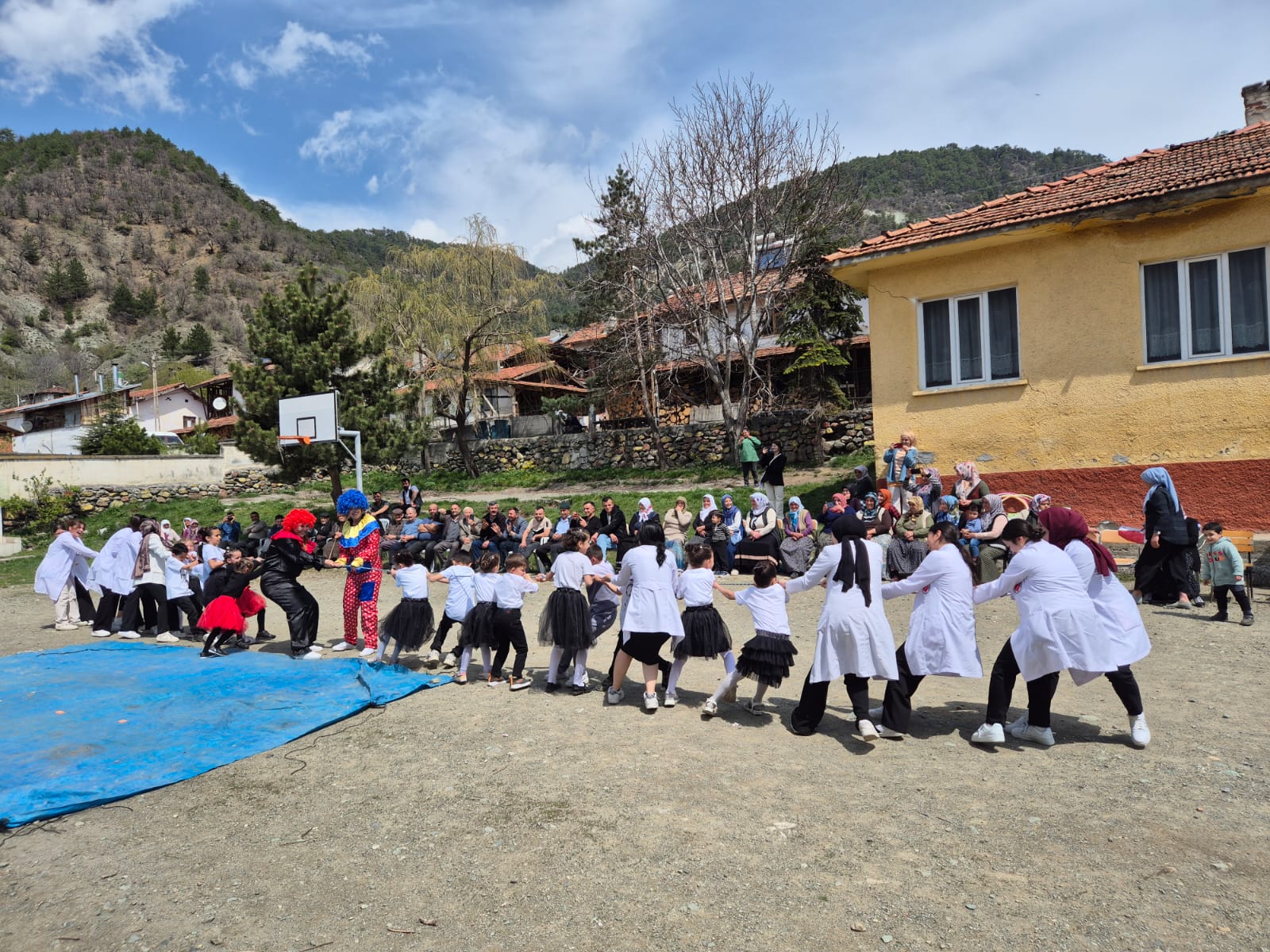 Meslek Yüksekokulumuz öğrencilerinden Tosya Ekincik Köyüne Ziyaret.
