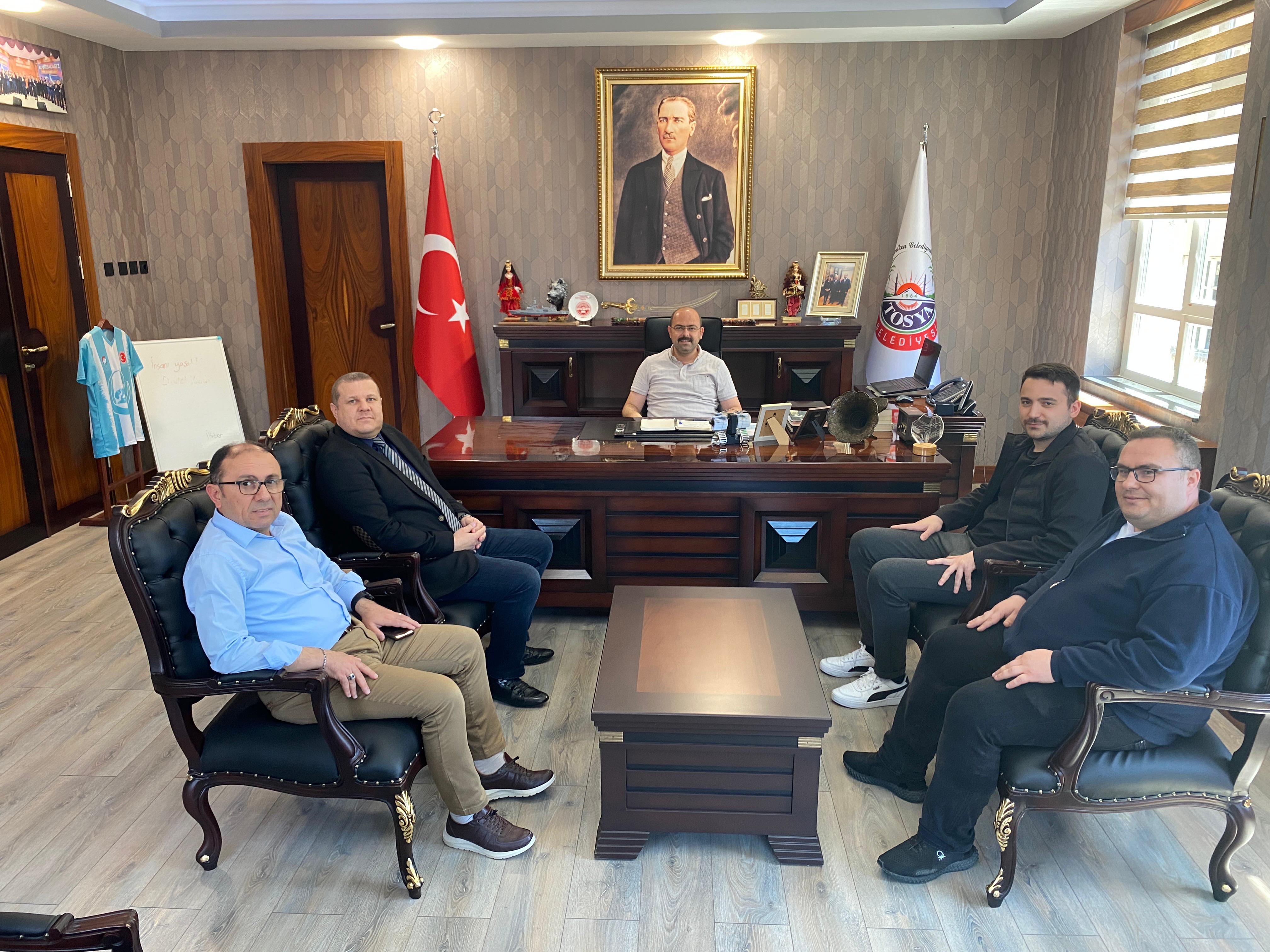Tosya Meslek Yüksekokulu Yönetiminden Tosya Belediye Başkanı Sayın Volkan KAVAKLIGİL’e Ziyaret