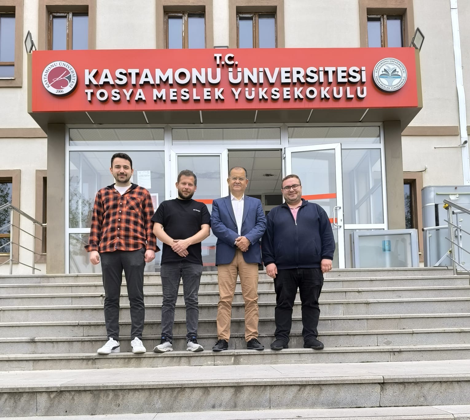 Zonguldak Bülent Ecevit Üniversitesi Devrek Uygulamalı Bilimler Yüksekokulu akademisyeni ve Devrek Gençlik ve Spor İlçe Müdürü Meslek Yüksekokulumuzu Ziyaret Etti.